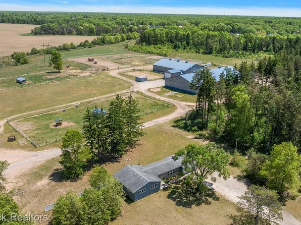 8580 Silver Creek Rd, Whitehall, MI 49461
