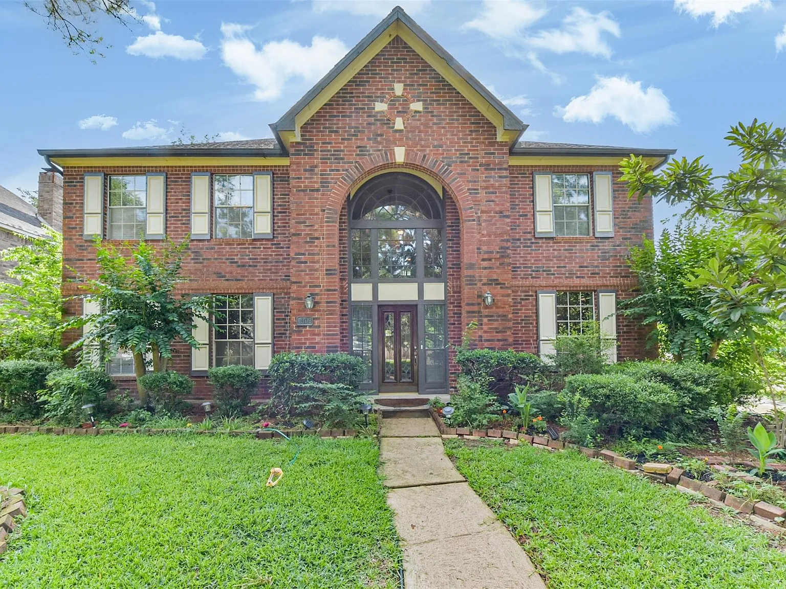 4 bed, 2.5 bath, 2854 sqft, $2,600 — Photo 3