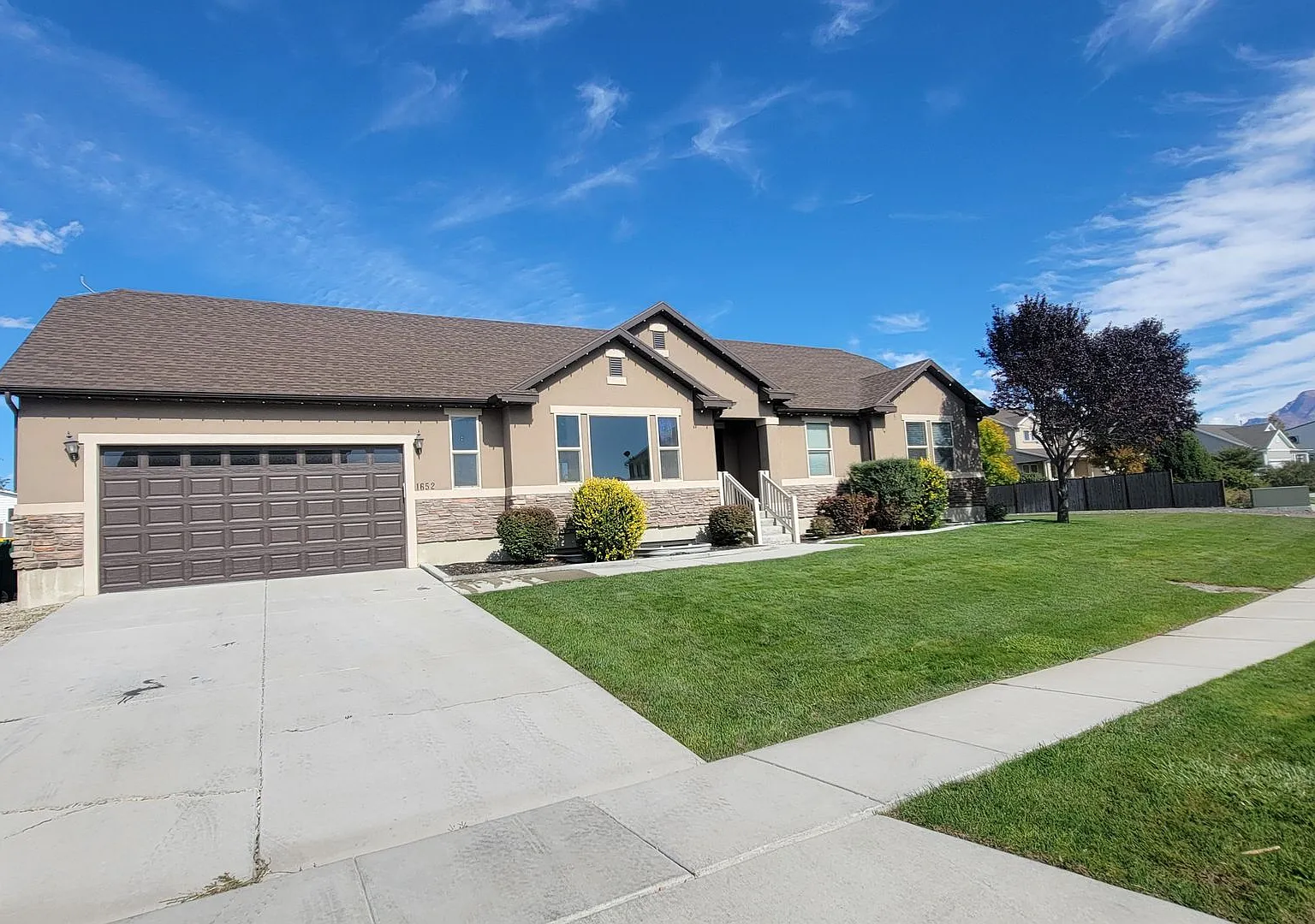Large and Spacious Lehi Home — Photo 2