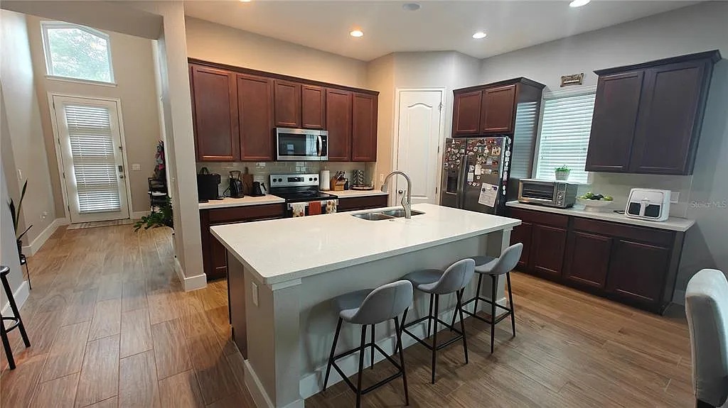 4 bed, 3.0 bath, 2054 sqft, $3,399 — Photo 4