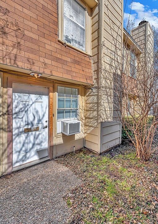 1st image of 2409 Macarthur Dr