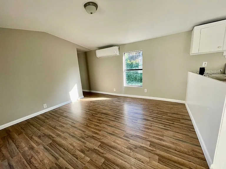 100 Mastin Lake Way NE — Photo 5