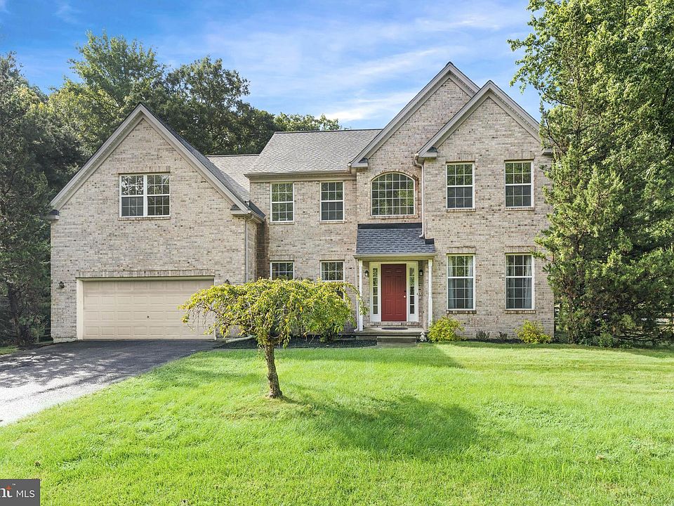 1st image of 11 Rose Hill Dr