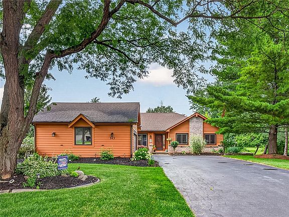 2nd image of 143 Lambton Cir