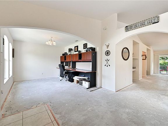 3rd image of 822 Aiken Ave