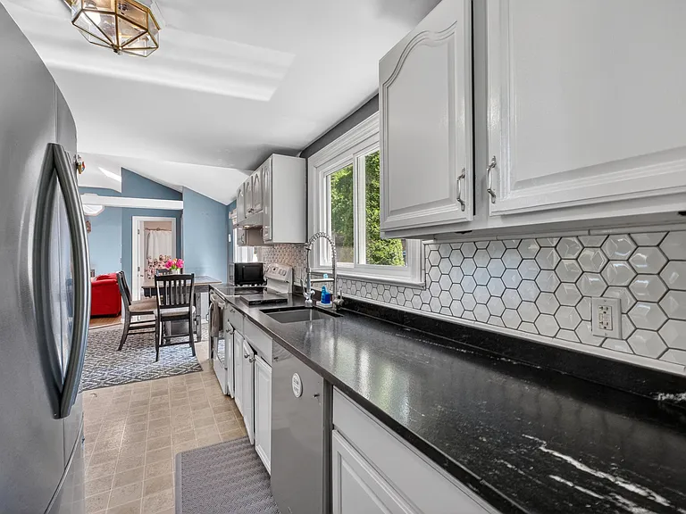 68 Mulford Ave — Photo 14