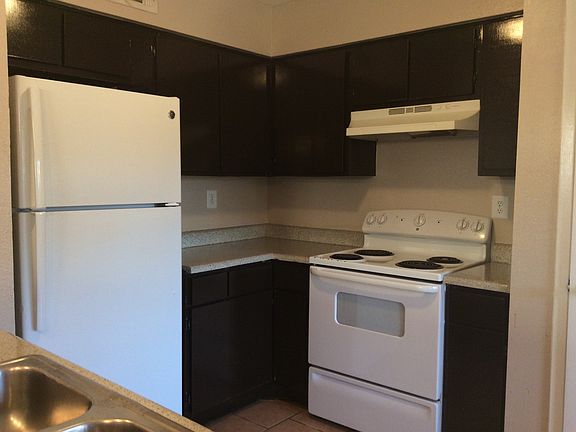3rd image of 16323 Luzerne Dr Unit A