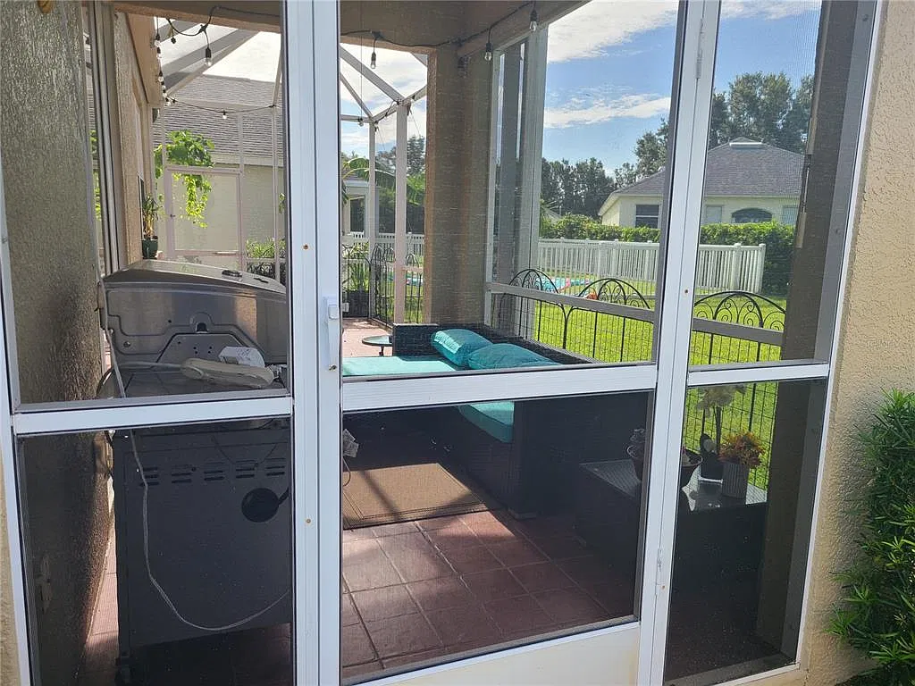 4 bed, 2.5 bath, 2012 sqft, $2,900 — Photo 4