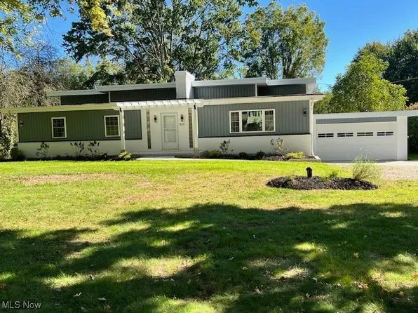 815 Sugar Rd, Akron, OH 44321