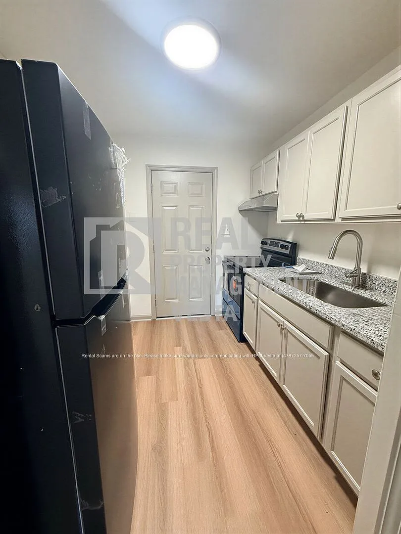 2 bed, 1.0 bath, 740 sqft, $800 — Photo 3