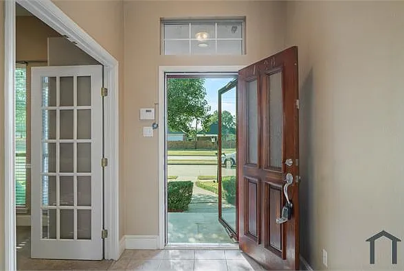 5 bed, 2022 sqft, $3,000 — Photo 4
