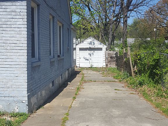 3rd image of 3160 Lyndale Ave