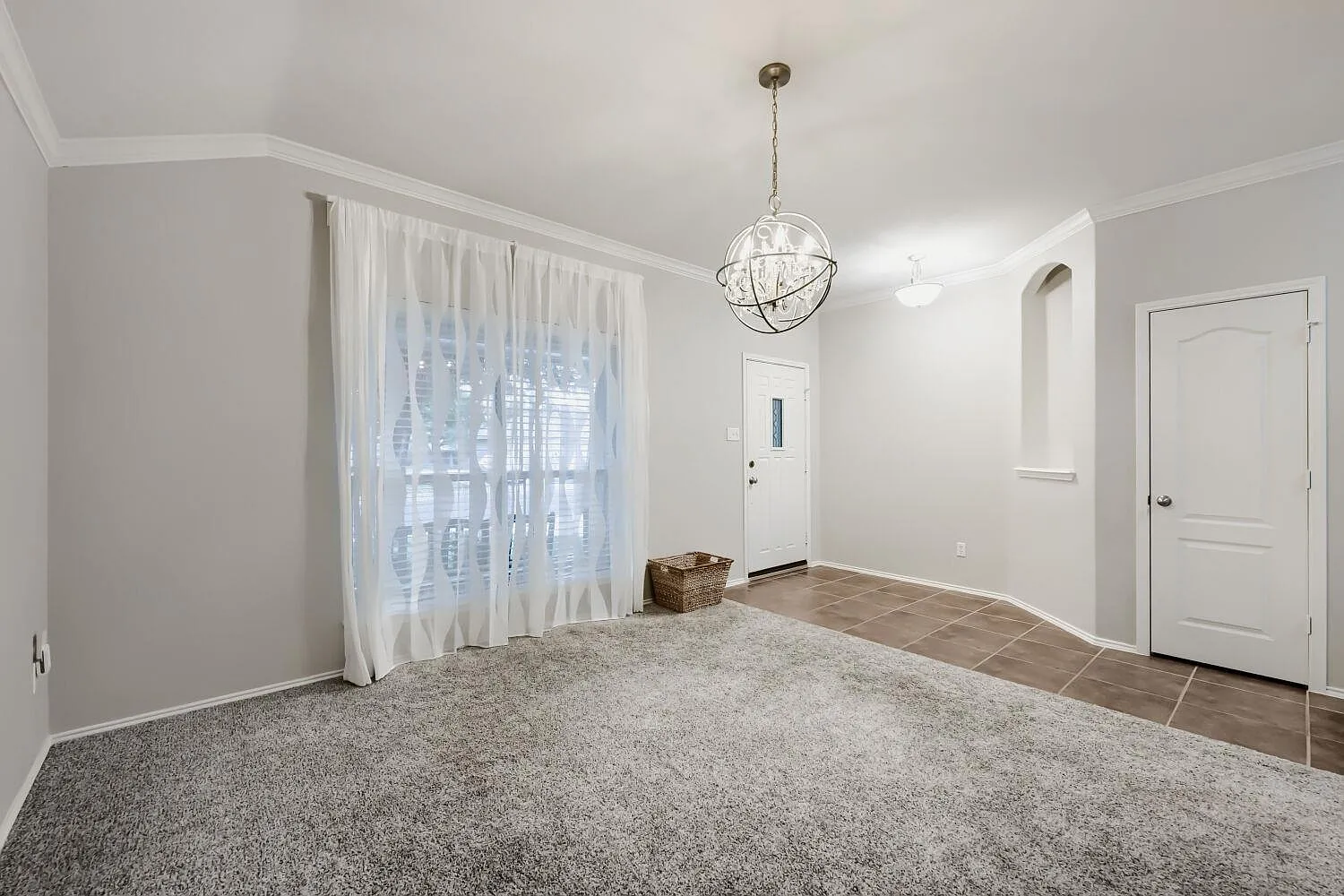 3 bed, 2.0 bath, 2073 sqft, $2,400 — Photo 4