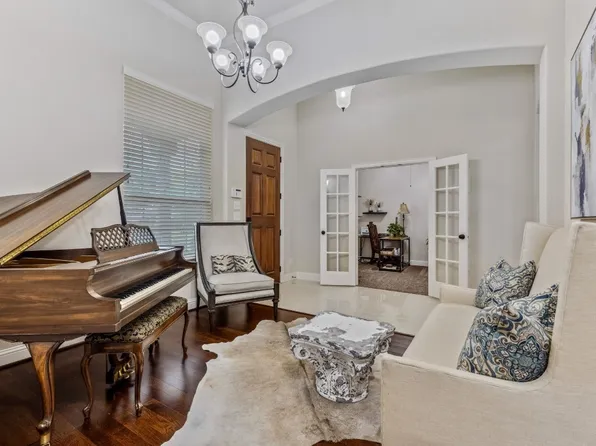 2901 Regents Park Ln, Garland, TX 75043