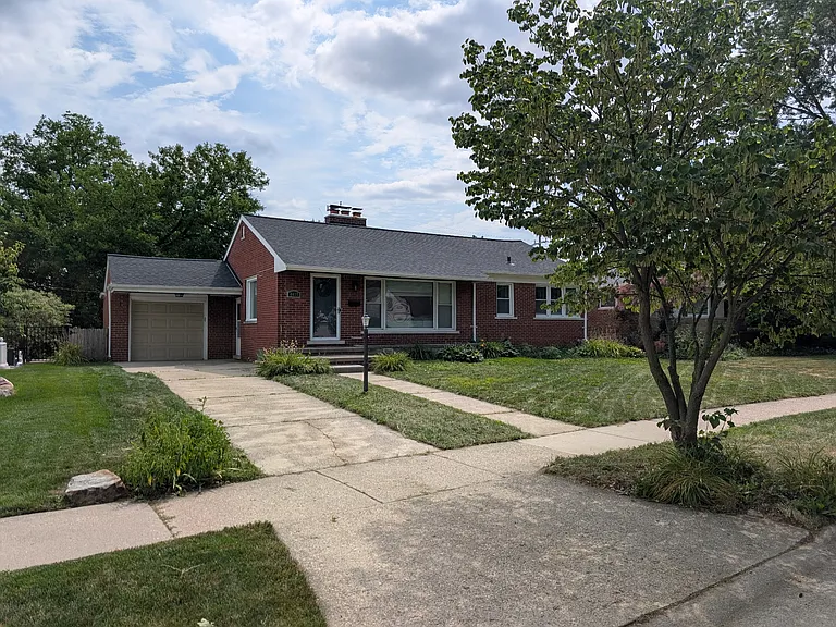 4417 Amherst Rd — Photo 2