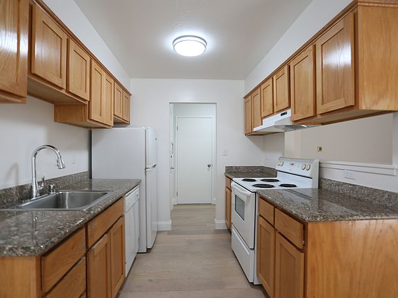 3rd image of 394 Orange St APT 4