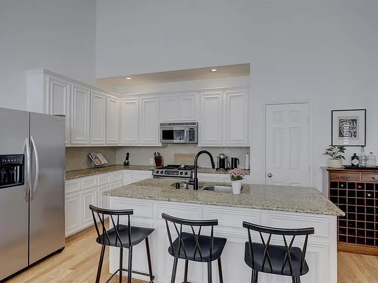 1237 W 17th St — Photo 10