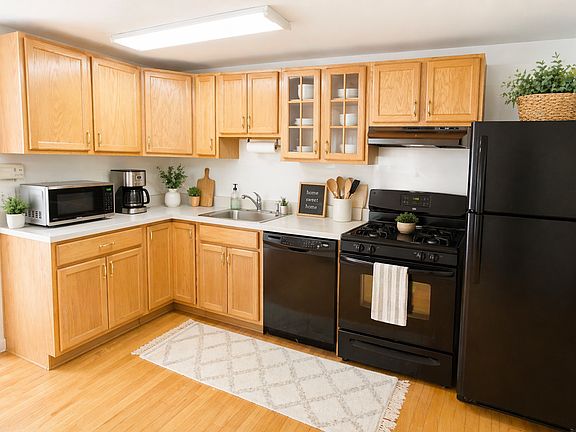 3rd image of 21 Carlson Ave #2