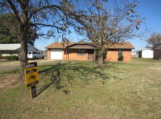 614 E Park Ave, Waurika, OK 73573