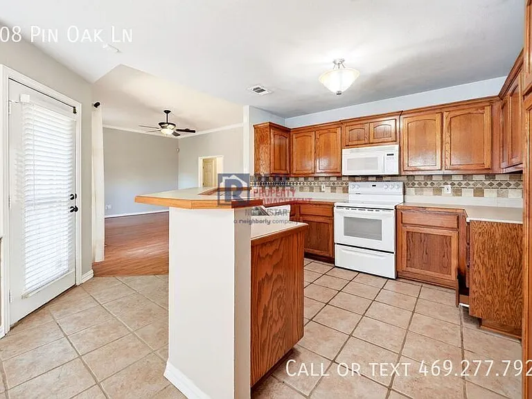 308 Pin Oak Ln — Photo 10