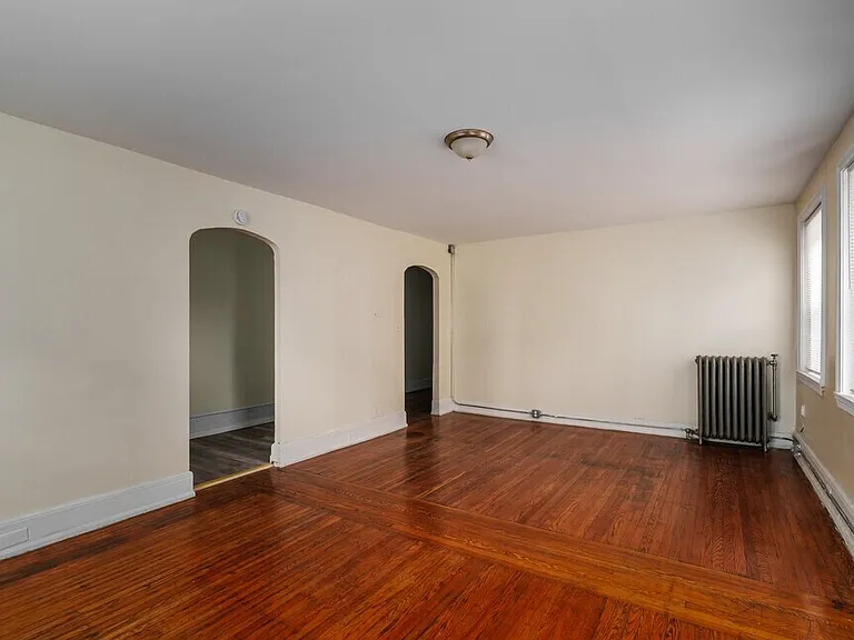 Stonehurst Apartments — Photo 3