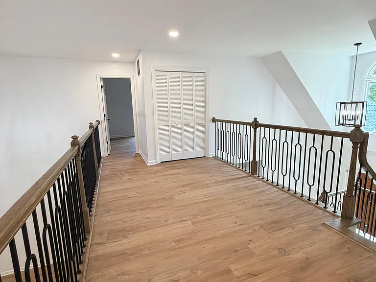 215 Glen Holly Dr — Photo 20