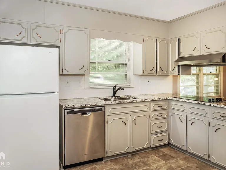 1003 Heard Ct SE — Photo 10