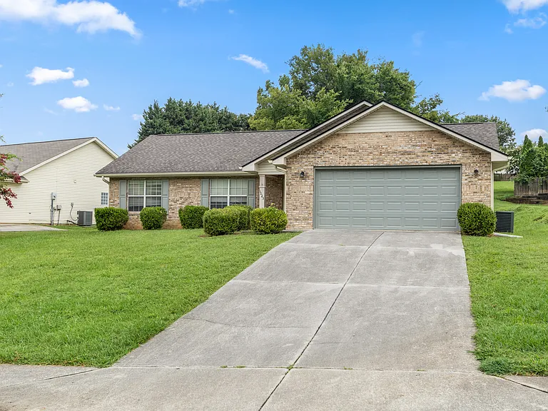 1023 Willow Creek Cir — Photo 2