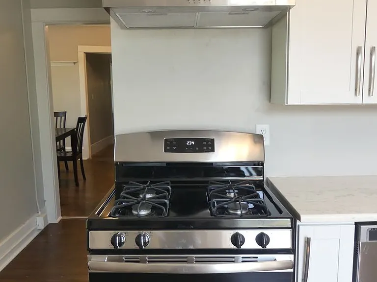609 E State St — Photo 7