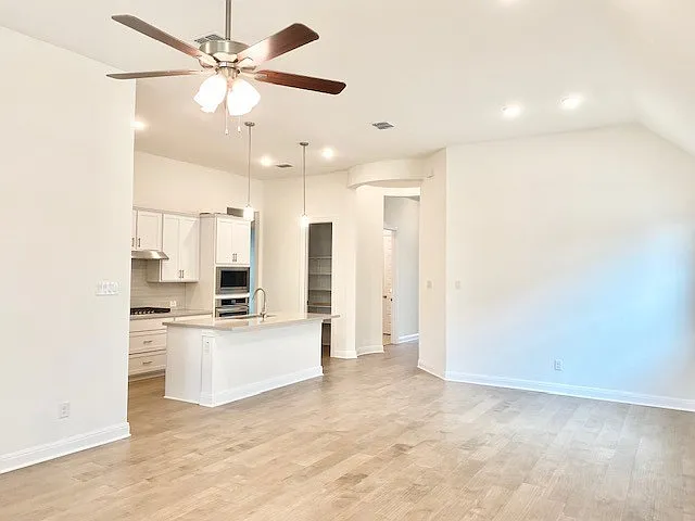 2920 Youngwood St — Photo 4