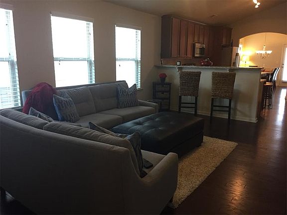 3rd image of 404 Parkstone Dr