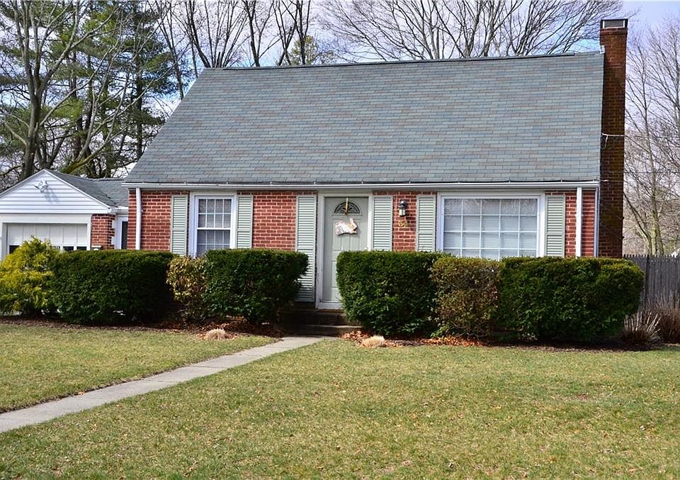 1st image of 34 Parkway Dr