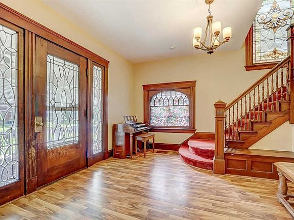 5th image of 2273 Jefferson Ave