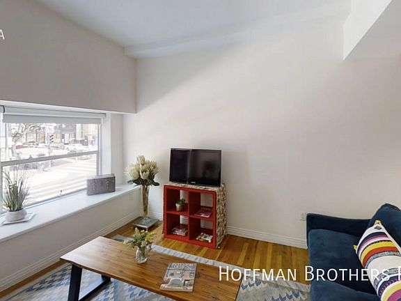 5th image of 907 S Broadway #402A