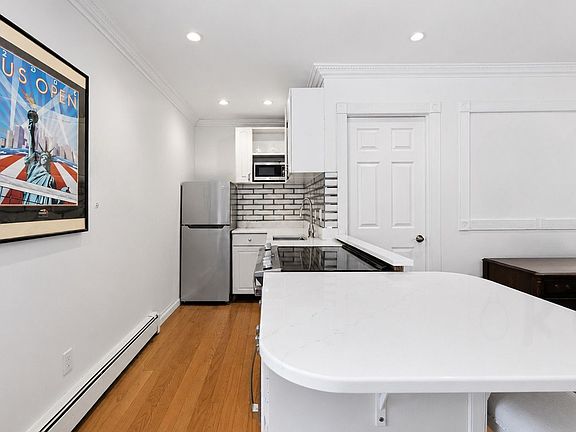 4th image of 26 Layton Ave