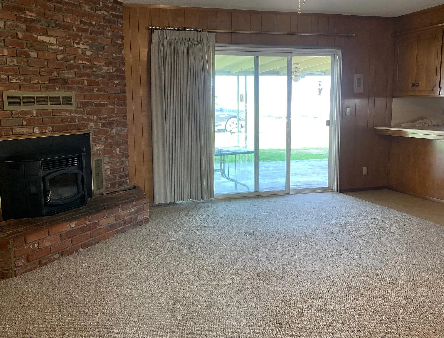 4 bed, 2.5 bath, 2854 sqft, $2,495 — Photo 2