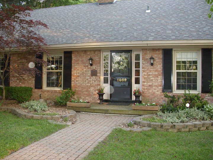 1039 Borg Ave, Front of home
