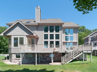 952 E Eagle Lake Dr, Kalamazoo, MI 49009