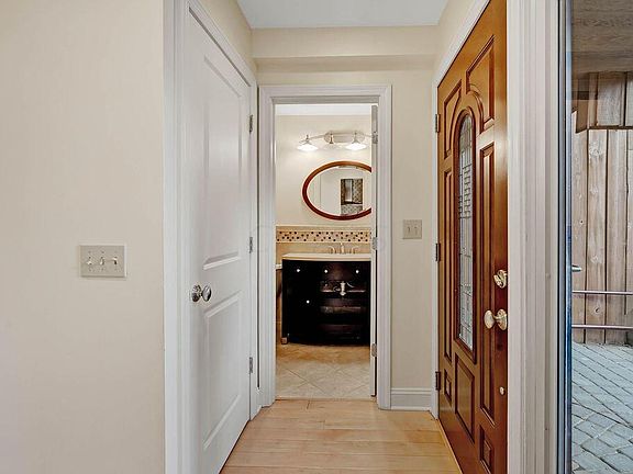 3rd image of 4955 Whistlewood Ln