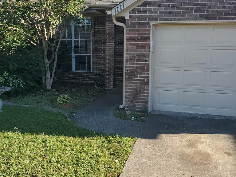 1001 Brookhaven Dr — Photo 6