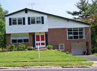 1049 Fitzwatertown Rd, Abington, PA 19001