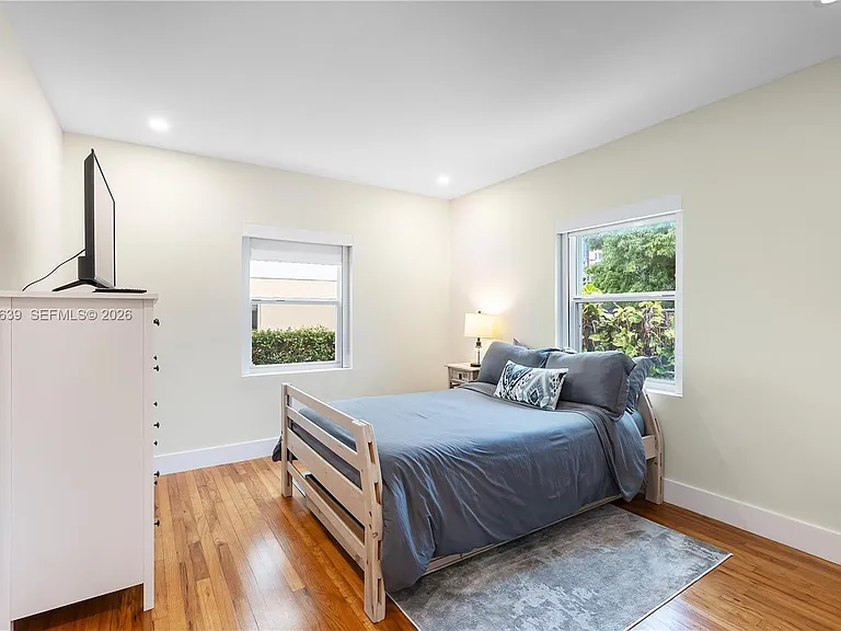 2102 SW 31st Ave — Photo 8