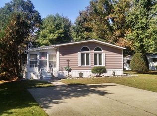 3 Victoria Dr, Cream Ridge, NJ 08514