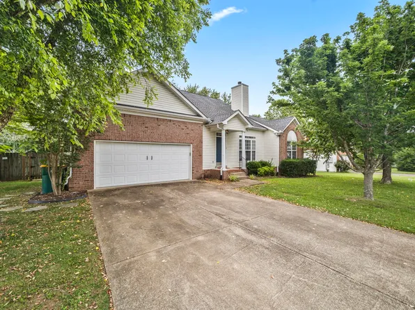 2135 Loudenslager Dr, Thompsons Station, TN 37179