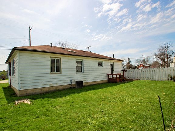 2nd image of 2058 Main St E
