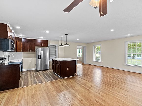 2nd image of 3234 Hunter Dr