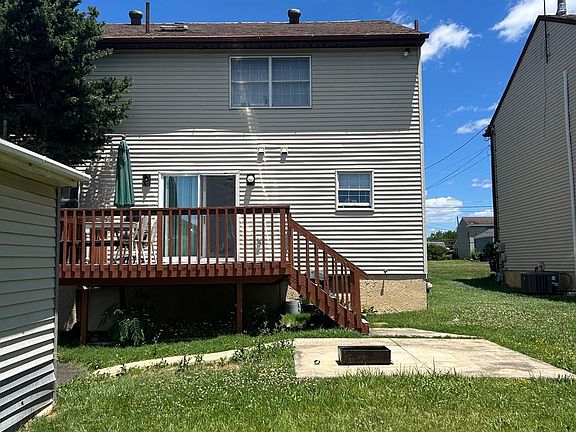 5th image of 564 Burgess St