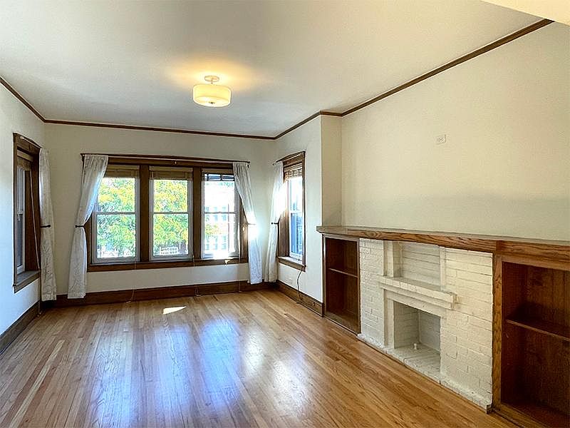 1st image of 5225 W Montrose Ave #2