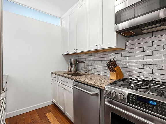 3rd image of 415 E 52nd St APT 5CC