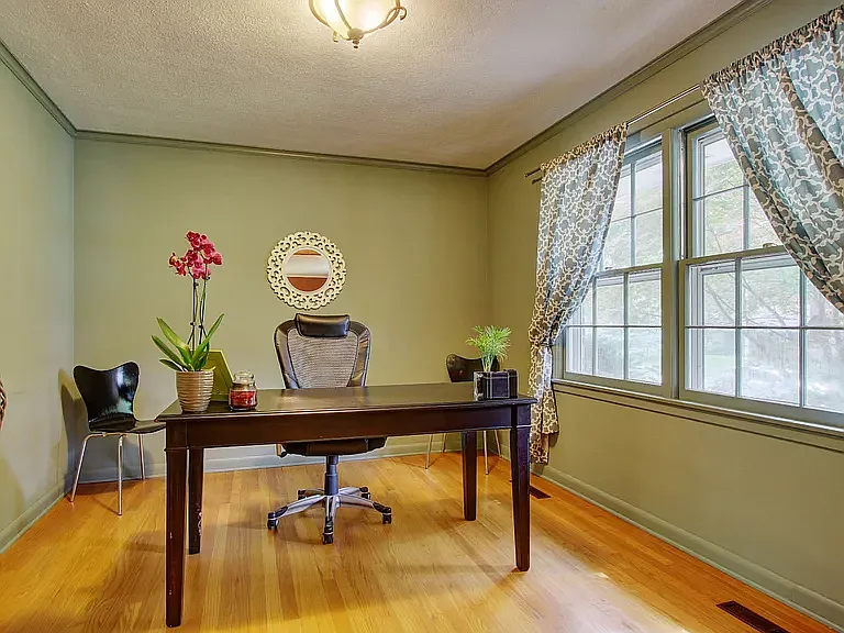 3 bed, 2.5 bath, 2708 sqft, $3,600 — Photo 4